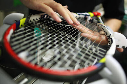 Laat je tennisracket bespannen in Lier voor &euro;14, exclusief nieuwe snaren zoals Luxilon en Tecnifibre. Tennissnaren koste