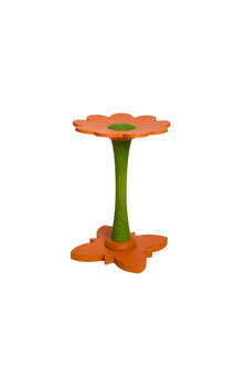 Hippe kindermeubels en oranje kinderkamer accessoires. Flower power kinderkruk fris oranje. Decoreer je kinderkamer met deze le