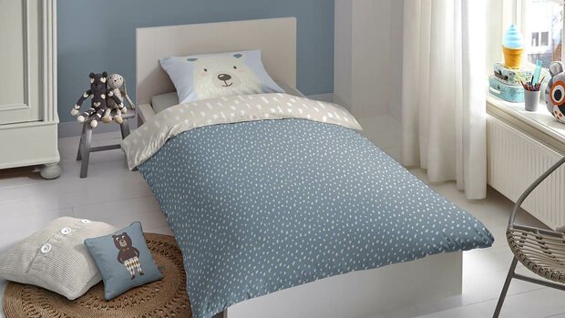Ijsbeer dekbedovertrek is een leuke aanvulling voor de slaapkamer! Je kan deze dekbedovertrek draaien van lichtgrijs naar blauw
