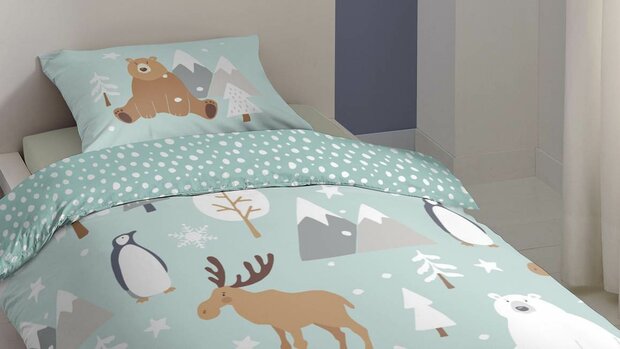 Kinderkamer winter dekbedovertrek, een dekbedhoes met een print van winter dieren zoals pingu&iuml;ns en rendieren. Dit dekbe